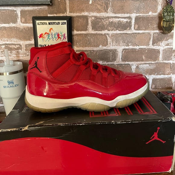 Men’s Jordan retro 11s - Picture 3 of 4